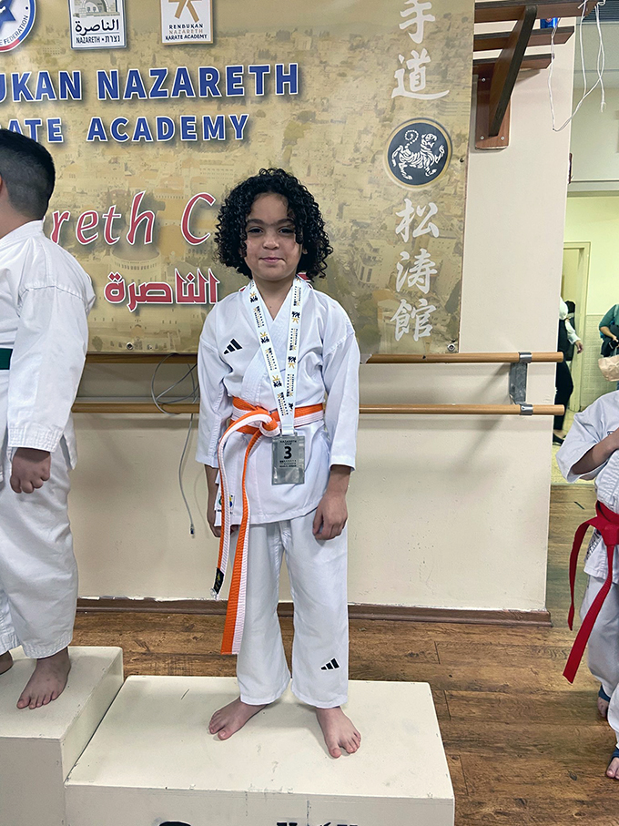 مدرسة حسني عرار للكراتيه وفنون القتال تتألق في بطولة كأس الناصرة القطرية 2025